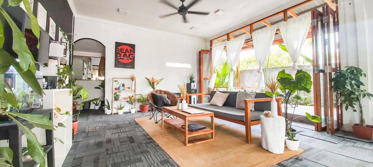 Auberge de jeunesse Beanbag Bintan Backpacker à Kangkakawal Extérieur photo