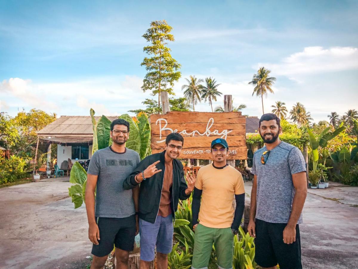 Auberge de jeunesse Beanbag Bintan Backpacker à Kangkakawal Extérieur photo
